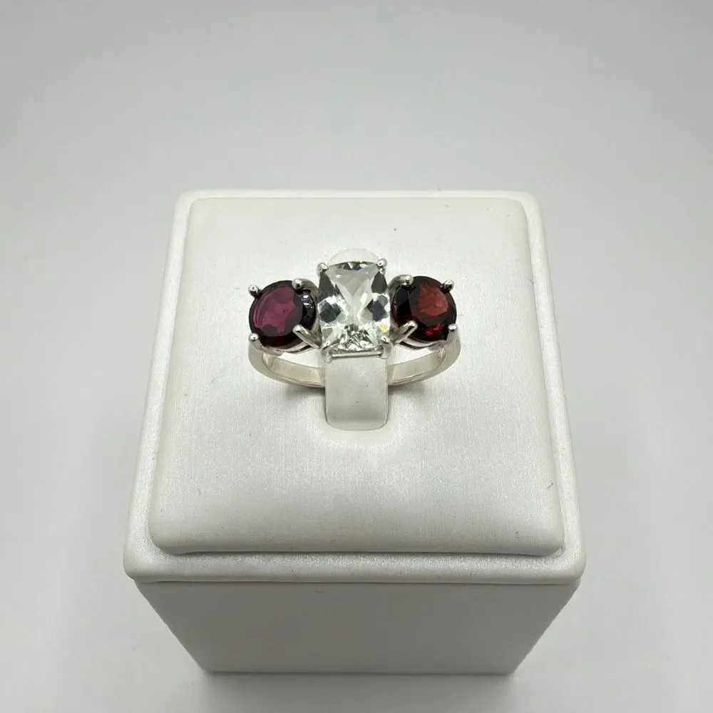 NWOT 5x8mm radiant cut Prasiolite, and 6mm garnet round cut accents in 925 ring!